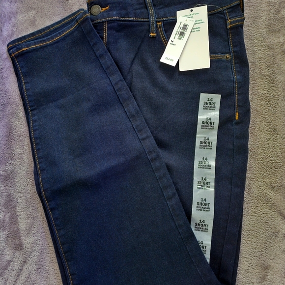 NWT OLD Navy Women's Jeans | Rockstar | 14 Short | Never Worn | Jeggings - Picture 2 of 4